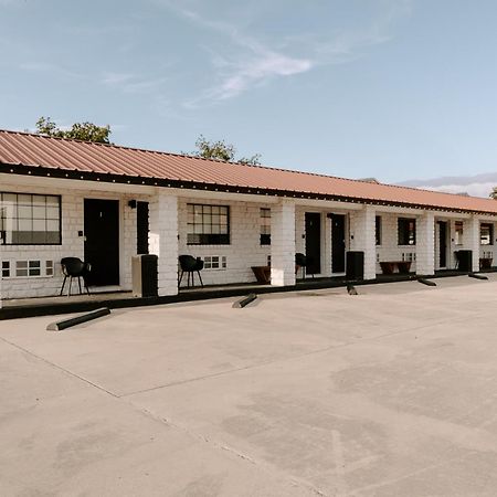 The Cowboy Motel Camp Wood 외부 사진