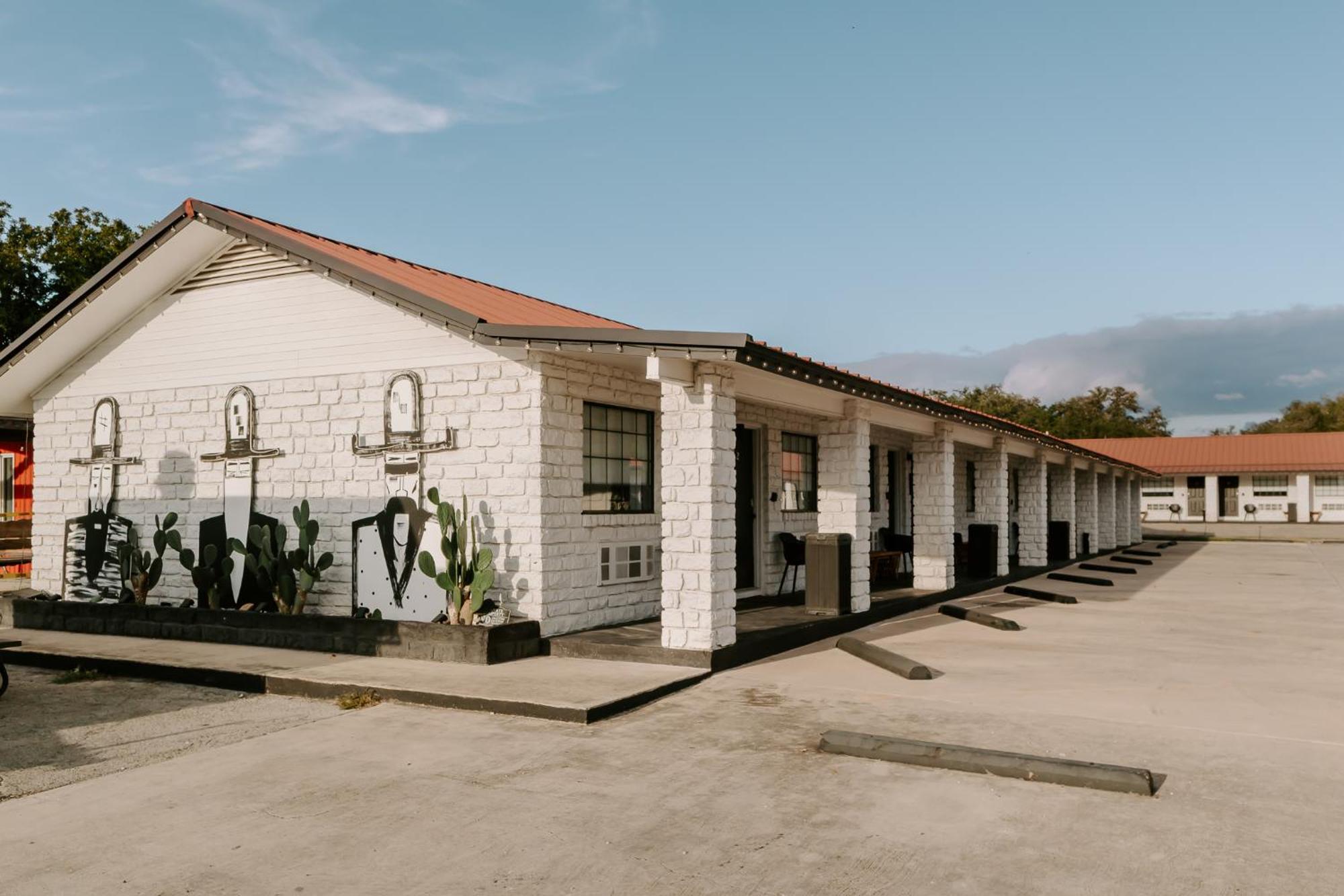 The Cowboy Motel Camp Wood 외부 사진